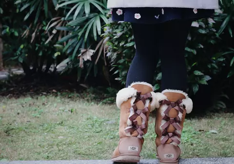 (Publicitate) Cum recunoști cizmele UGG originale? Evită țepele comercianților!