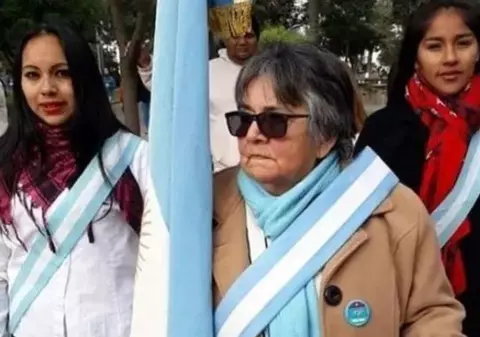 O femeie de 80 de ani din Argentina s-a reapucat de școală ca să-și poată ajuta nepoții la teme