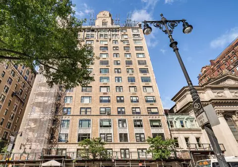 Apartamentul de lux cumpărat de Giorgio Armani  cu 17,5 milioane de dolari. Designerul mai are unul la fel
