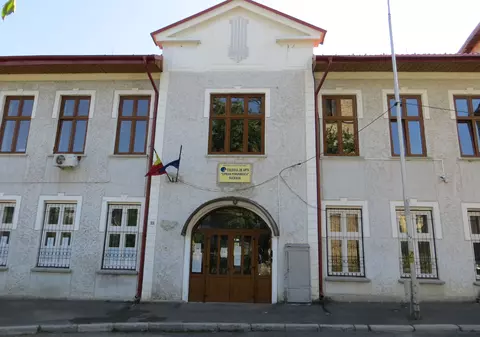 Profesor luat la bătaie în fața elevilor, la Suceava. De ce era supărat părintele agresiv