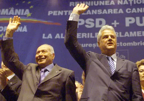 Klaus Iohannis a semnat decretul de retragere a decorațiilor pentru Adrian Năstase și Dan Voiculescu. Ce alte nume grele mai sunt pe listă