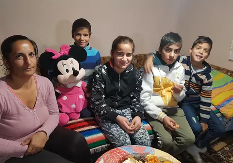 Caravană umanitară spre Alunișu. Ajutor pentru copiii rămași fără tată de Crăciun