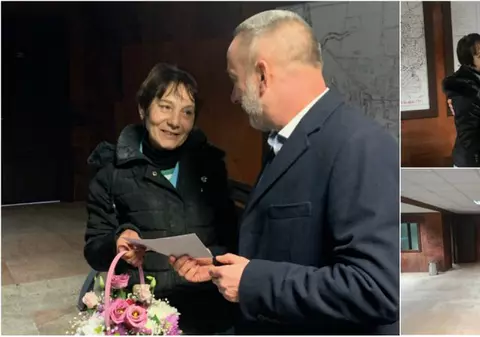 Îngrijitoarea unei toalete publice din Alba, premiată de Primărie. "Curățenie exemplară, flori, decorațiuni de sezon"
