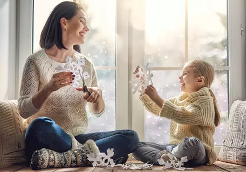 Fulgi de nea din hârtie - cum se fac. Îți spunem pas cu pas instrucțiunile