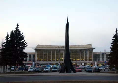Un bărbat care a fost „agățat” de o tânără în gara din Brașov a făcut greșeala vieții când a acceptat să meargă cu aceasta