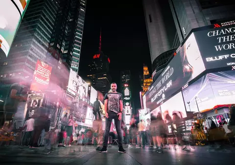 Performanță extraordinară pentru un artist român! Manuel Riva a intrat pentru a treia oară în Billboard