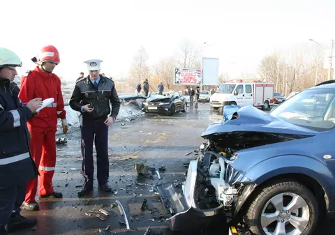 Asociația Victimelor Accidentelor de Circulație vorbește despre “rețele de vânători de despăgubiri”. “Sunt mână în mână cu polițiști, SMURD și cadre medicale”