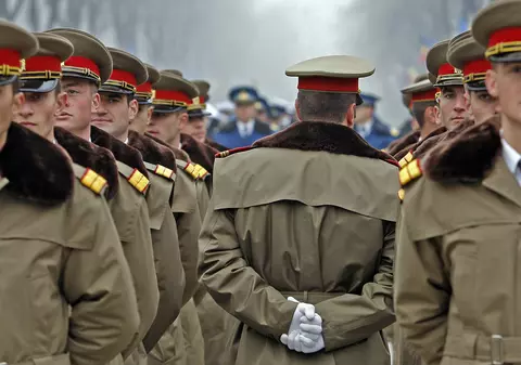 Cât de mult au crescut salariile nete ale ofițerilor din Armata Română în 2019 față de anii precedenți