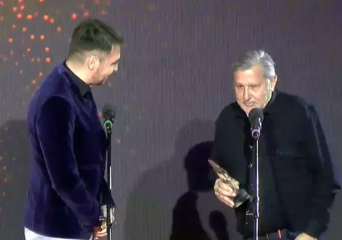 Gala GSP 2019 | Ilie Năstase, aluzie la decorațiile retrase de Klaus Iohannis, când a primit trofeul „Legendă GSP”: „Cu toate prostiile pe care le spun, nu mi-l va lua nimeni”