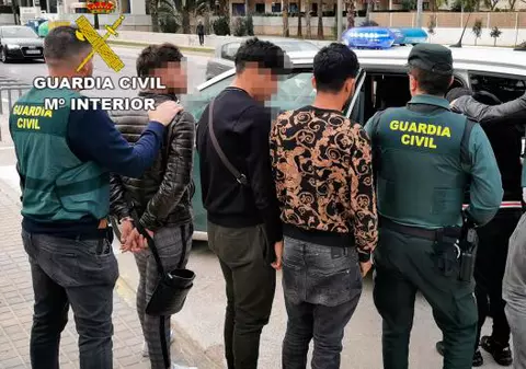 Cinci români au fost arestați în Spania pentru jafuri repetate. Au furat telefoane de peste 100.000 de euro!