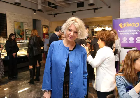 Dana Nălbaru a lansat o carte cu povești, inspirată de cei trei copii pe care îi are cu Dragoș Bucur