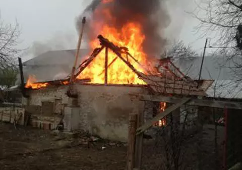 VIDEO | Casa unei familii cu șase copii a ars în prag de sărbători!