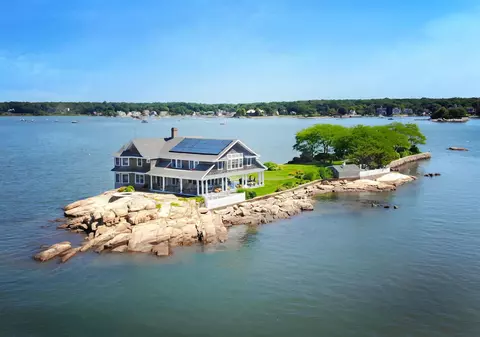 Imagini spectaculoase cu singura casă de pe o mică insulă din SUA. Totul e scos la vânzare pentru aproape 5 milioane de dolari