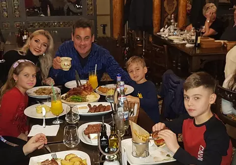 Ionuț Dolănescu și-a adus copiii în România de Crăciun, pentru prima dată