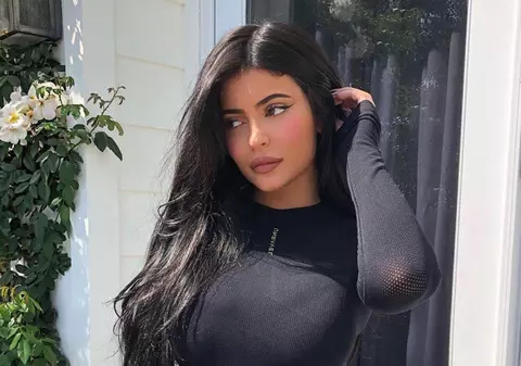 Kylie Jenner, într-un costum provocator în vacanța de iarnă. Cum s-a fotografiat vedeta