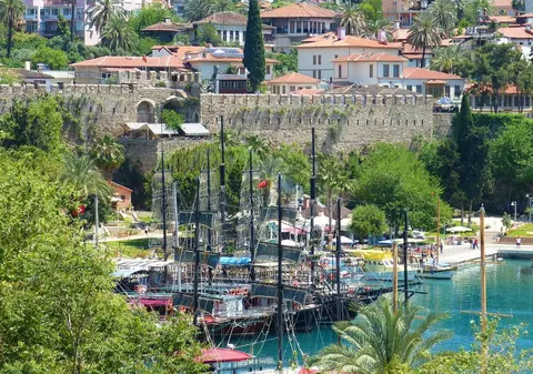 Monumente de patrimoniu și plaje în orașul Antalya (PUBLICITATE)