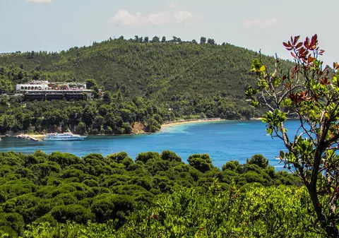Koukounaries și Lalaria, cele mai populare plaje din Skiathos (PUBLICITATE)