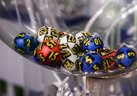 S-a câștigat marele premiu la Loto! Rezultatele tragerii loto 6 din 49 din 22 decembrie