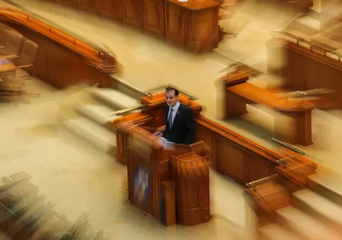 Kalisfera. Ieșirea din purgatoriul politic ține de presiunea majorității
