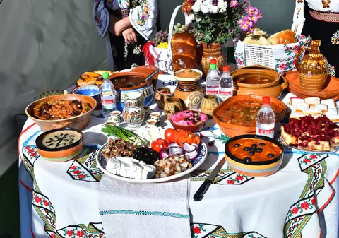 Cinci trucuri pentru a nu mânca exagerat de Revelion