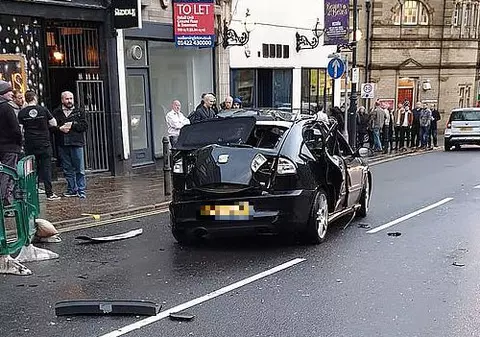 Un șofer și-a aruncat accidental mașina în aer. Mulți fac asta la volan, fără să realizeze cât este de periculos