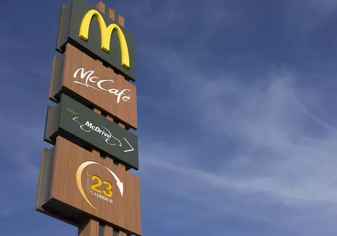 Doi angajați McDonald's au murit electrocutați în tura de noapte. Amenda aplicată de autorități