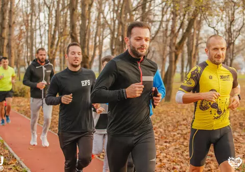 Mihai Morar, alături de două fetițe cu grave probleme de sănătate. „A fost cea mai faină tură de alergare din toată viața mea!”