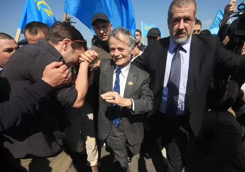 Mustafa Dzhemilev, disidentul interzis în Crimeea, care a stat 303 zile în greva foamei, povestește cum l-a refuzat pe Vladimir Putin la telefon