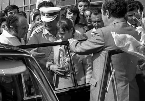 Nadia Comăneci, dezvăluiri incredibile despre fuga din România: "Am sărit șapte garduri de sârmă ghimpată! Ne-au avertizat că ne împușcă!"