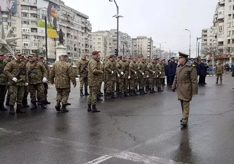 Bărbat din Ploiești, încătușat și amendat. Ce a putut să facă la Parada Militară