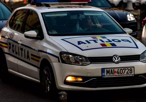 Un bărbat din Mehedinți a furat o mașină de Poliție chiar din secție. Gestul uluitor pe care l-a făcut după ce s-a dat drept bodyguardul unui manelist