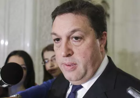 Scandal în cadrul Comisiei juridice din Senat. Șerban Nicolae i-a numit ”paraziți” pe senatorii USR și le-a strigat ”DNA să vină să vă ia!”