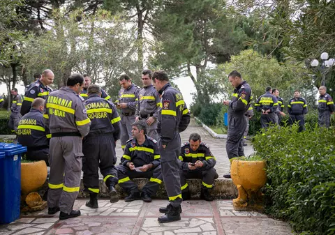 Doi pompieri, aflați în timpul liber, au intervenit salvator în doua cazuri