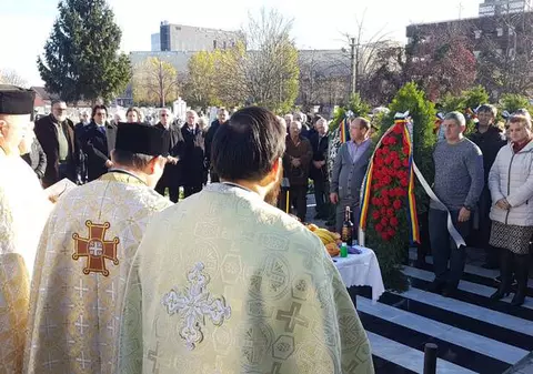 Moment emoționant la Timișoara, la 30 de ani de la declanșarea Revoluției. Timișorenii care au murit pentru libertate, comemorați la Cimitirul Eroilor