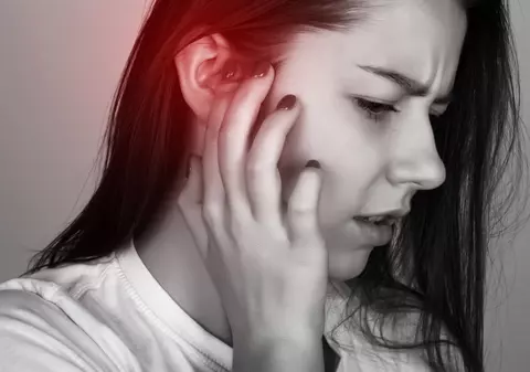 De ce ne țiuie urechile. Cum scăpăm de țiuitul în urechi