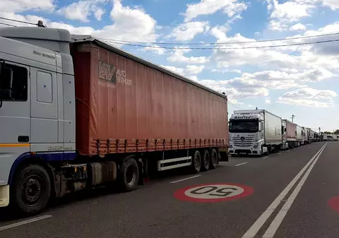 Transportatorii avertizează: Noua lege RCA va duce la creșterea tarifelor pentru 8,2 milioane de șoferi din România