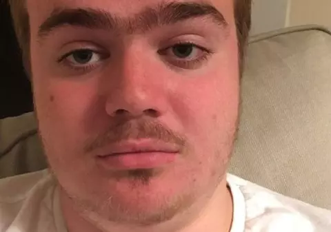 Un tânăr din Marea Britanie a recunoscut că a împins un băiat de la balcon pentru că a vrut să apară la televizor