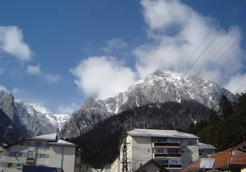 Crăciunul pe Valea Prahovei. Pensiunile şi hotelurile sunt pline de turiştii care îşi petrec vacanţa