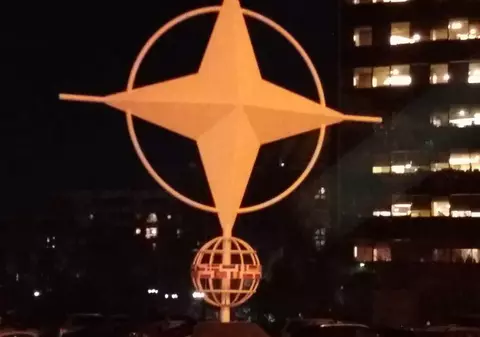 Armata a finalizat Piața NATO din București. Monumentul a costat 34.000 de euro și un copac tăiat