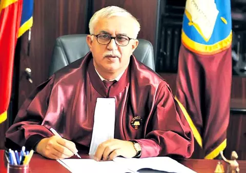 Augustin Zegrean: Președintele Iohannis trebuia să fie informat despre condamnații penal decorați