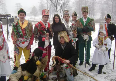 3 tradiții aparte de Crăciunul pe rit vechi. Viflaim, 12 feluri de mâncare de post și fân sub fața de masă!