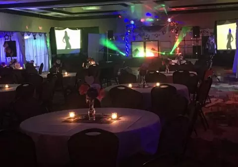 Noapte de neuitat pentru un bărbat cazat la un hotel Hilton: A nimerit în toiul unei petreceri pentru swingeri