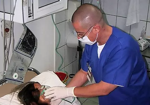 Sfaturile doctorului Tudor Ciuhodaru pentru românii expuși virusului gripal