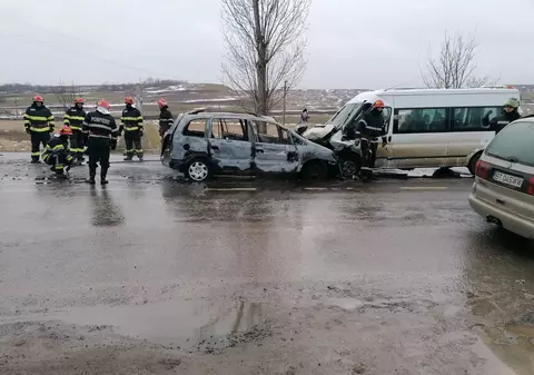 UPDATE | Accident rutier în Botoșani. 11 persoane au fost rănite, una fiind în stare de inconștiență