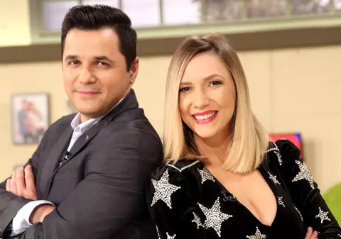 Adela și Cove, prietenie sudată cu glume “răsuflate și deloc inspirate”. “Cu toate astea, acest individ mă face să râd cu lacrimi”