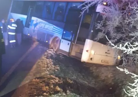Încă un autobuz plin cu elevi a intrat în șanț. Al doilea accident de acest fel în numai 24 de ore, în Timiș!