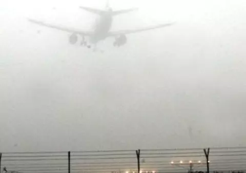 Curse aeriene anulate sau întârziate la Cluj-Napoca. Sute de oamenii stau în aeroport și așteaptă