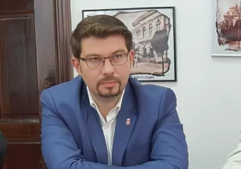 Primarul Bacăului, prins circulând cu viteză și fără RCA