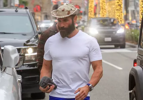 Excentricul milionar american Dan Bilzerian a pariat pe  adversarul lui McGregor și a pierdut 1 milion de dolari!
