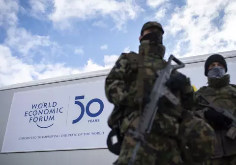 Raport Oxfam: Cei mai bogați 2000 de oameni din lume au mai mulți bani decât cei mai săraci 4,6 miliarde la un loc